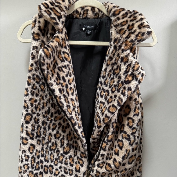 Rouge Helium Jackets & Blazers - Women’s Faux Fur Leopard Print Vest Rouge Size M Diagonal Zipper NWOT